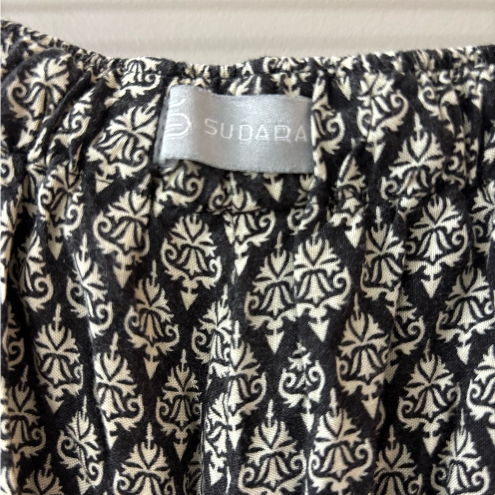 Vibrant Patterned Capris with Pink and Orange Acc… - image 4